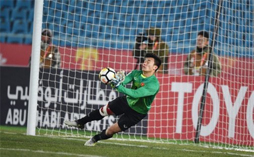 Đây là lý do vì sao thường không thấy thủ môn Bùi Tiến Dũng đứng im một chỗ bao giờ - Ảnh 3.