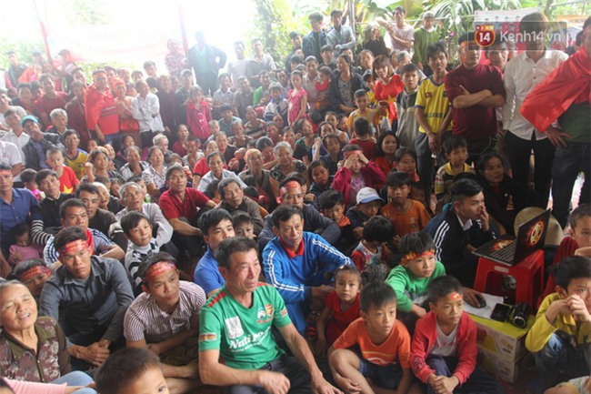 Mẹ Tiến Dũng bật khóc, mẹ Công Phượng xin lỗi, mong khán giả đừng trách móc các cầu thủ sau trận chung kết U23 Châu Á - Ảnh 3.