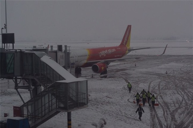 Những người hùng U23 Việt Nam chuẩn bị lên chuyên cơ về nước - Ảnh 4.