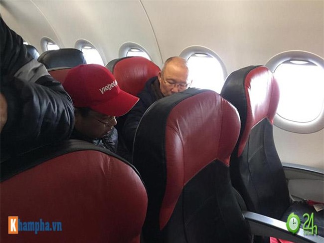 truc tiep u23 viet nam ve nuoc: anh moi cua thay tro park hang-seo tren chuyen co ve noi bai - 6