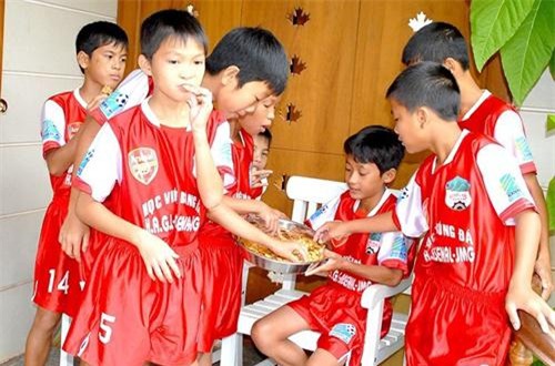 u23 viet nam gay sot voi loat anh thoi "ngo tau" khien nguoi ham mo vua buon cuoi, vua yeu - 16