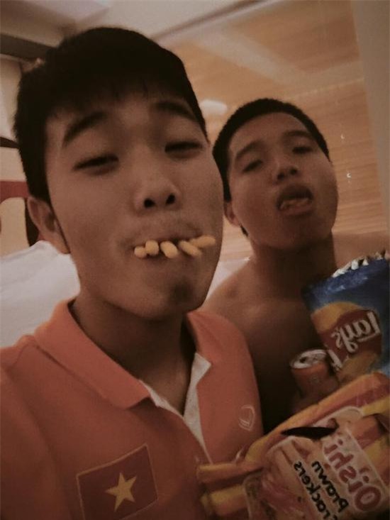 u23 viet nam gay sot voi loat anh thoi "ngo tau" khien nguoi ham mo vua buon cuoi, vua yeu - 7