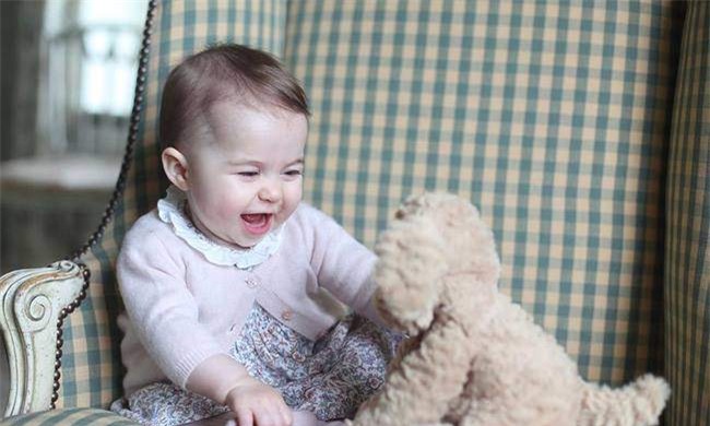 nu hoang elizabeth va chau dau kate: nuoi day con vo cung khac biet nhung ai cung phai kinh ne - 7