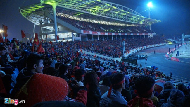 Nguoi ham mo doi mua, xep hang cho U23 Viet Nam o My Dinh hinh anh 9