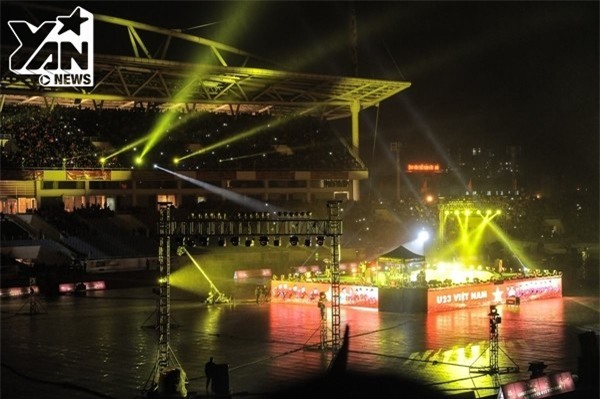 Đàm Vĩnh Hưng nói gì sau khi diện kiến các cầu thủ U23 Việt Nam? - Tin sao Viet - Tin tuc sao Viet - Scandal sao Viet - Tin tuc cua Sao - Tin cua Sao