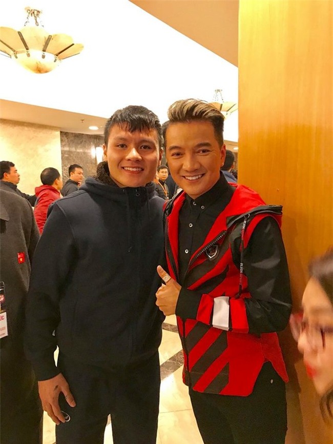 Đàm Vĩnh Hưng chia sẻ ngoài đời cầu thủ Quang Hải đẹp và duyên dáng gấp 10 lần trên ti vi. - Tin sao Viet - Tin tuc sao Viet - Scandal sao Viet - Tin tuc cua Sao - Tin cua Sao