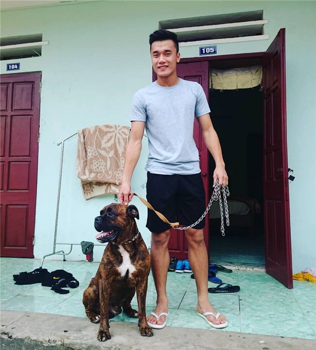 Phía sau hào quang sân cỏ, thủ môn Bùi Tiến Dũng cũng có cuộc sống kute lạc lối-2