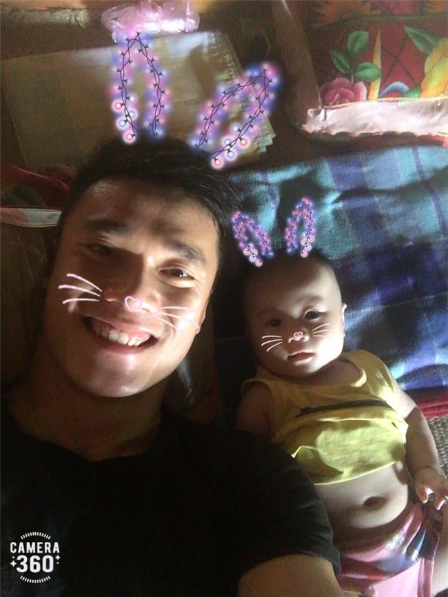 Phía sau hào quang sân cỏ, thủ môn Bùi Tiến Dũng cũng có cuộc sống kute lạc lối-7