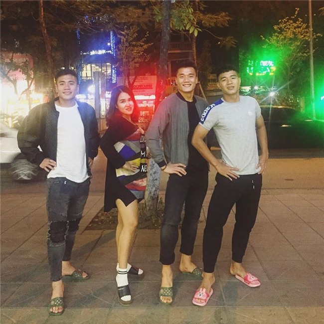 Phía sau hào quang sân cỏ, thủ môn Bùi Tiến Dũng cũng có cuộc sống kute lạc lối-9
