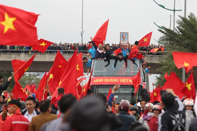 anh: ruc ro bien co trong ngay u23 viet nam tro ve hinh anh 1