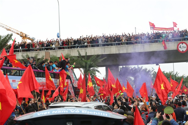 anh: ruc ro bien co trong ngay u23 viet nam tro ve hinh anh 2