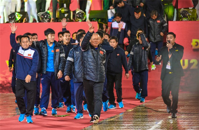 nhin lai nhung hinh anh an tuong trong dem vinh danh doi tuyen u23 viet nam hinh anh 10