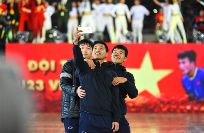 nhin lai nhung hinh anh an tuong trong dem vinh danh doi tuyen u23 viet nam hinh anh 11