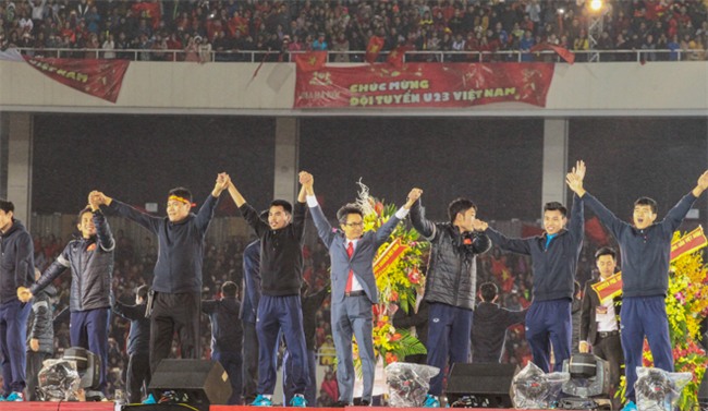 nhin lai nhung hinh anh an tuong trong dem vinh danh doi tuyen u23 viet nam hinh anh 5