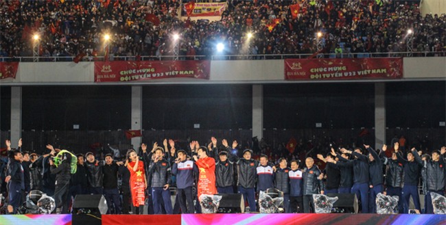 nhin lai nhung hinh anh an tuong trong dem vinh danh doi tuyen u23 viet nam hinh anh 9
