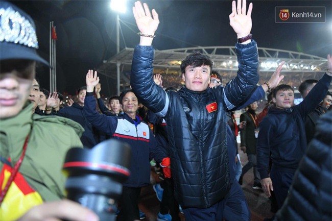 Những khoảnh khắc "không góc chết" của dàn cầu thủ cực phẩm U23 trong Gala vinh danh - Ảnh 5.