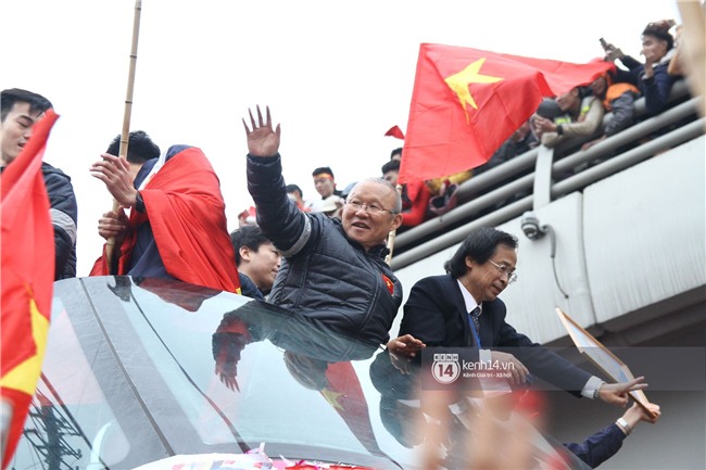 Một ngày dài nhưng nhiều cảm xúc của ông chú Park Hang Seo tại Hà Nội: Những khoảnh khắc không thể quên - Ảnh 8.