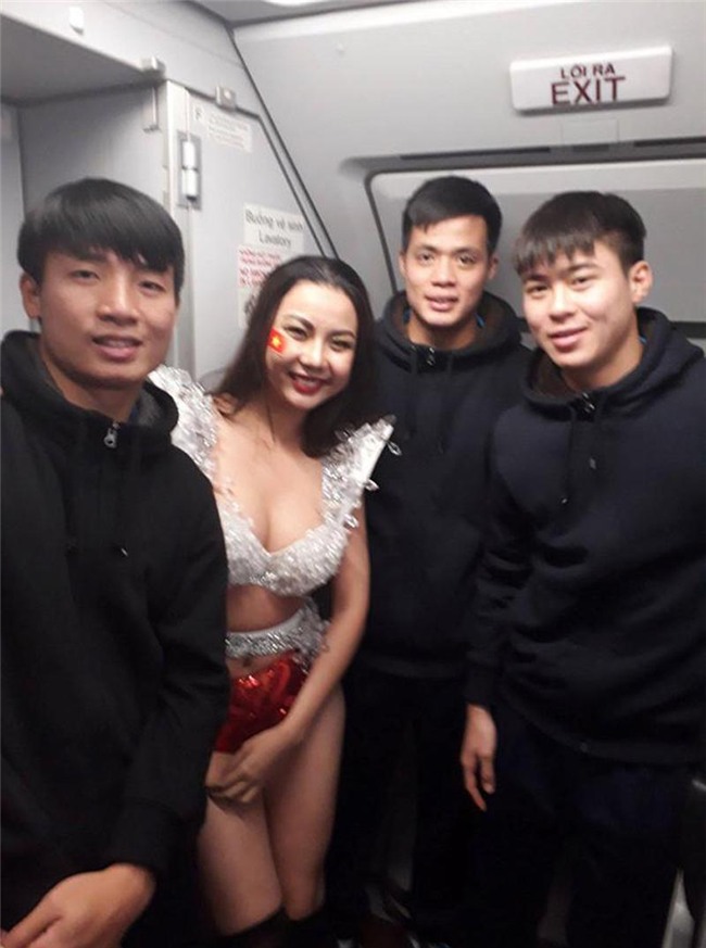den ntk bo bikini cung buc xuc va tuc gian voi hinh anh cua dan nguoi mau chieu qua! - 1