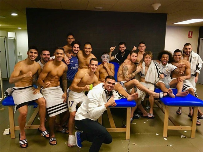 Tưởng Hồng Duy Pinky đầu têu trào lưu đắp mặt nạ, nào ngờ giới túc cầu vốn có một đại nam nhân... - Ảnh 6.