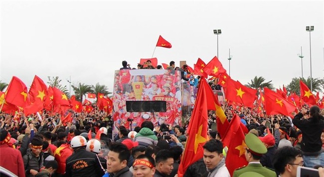 Phản ứng của sao Việt khi hãng hàng không chối bỏ trách nhiệm, đổ lỗi cho người mẫu? - Tin sao Viet - Tin tuc sao Viet - Scandal sao Viet - Tin tuc cua Sao - Tin cua Sao