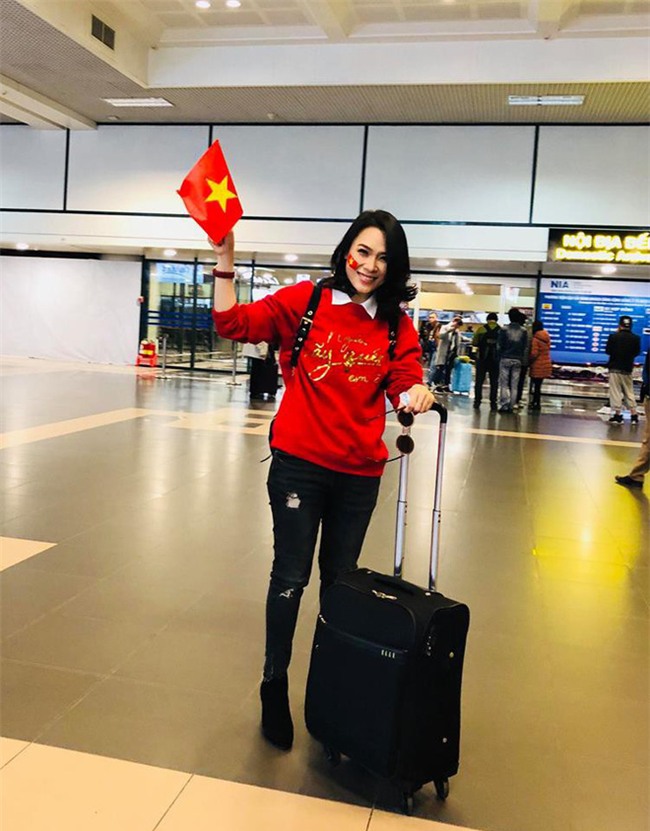 Chưa bao giờ street style của các người đẹp Việt lại ngập tràn cờ đỏ sao vàng như tuần vừa rồi - Ảnh 10.