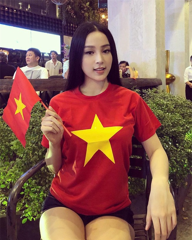 Chưa bao giờ street style của các người đẹp Việt lại ngập tràn cờ đỏ sao vàng như tuần vừa rồi - Ảnh 14.