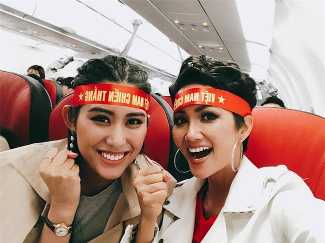 Chưa bao giờ street style của các người đẹp Việt lại ngập tràn cờ đỏ sao vàng như tuần vừa rồi - Ảnh 3.