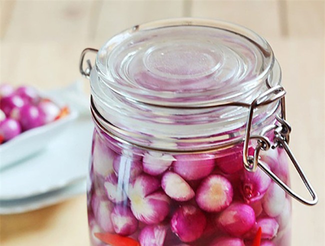 Tết này muốn hành muối giòn ngon xuất sắc thì nhớ chọn hành thế này - Ảnh 1.