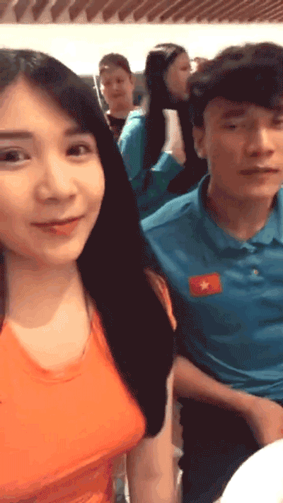 Thanh Bi nói gì khi bị dân mạng chỉ trích vì livestream trò chuyện với U23 Việt Nam trong bữa ăn đêm?