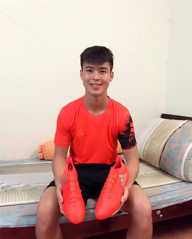 Đội phó Duy Mạnh U23: bảnh bao, đá bóng giỏi, cao như mẫu và dùng hàng hiệu cực sành-3