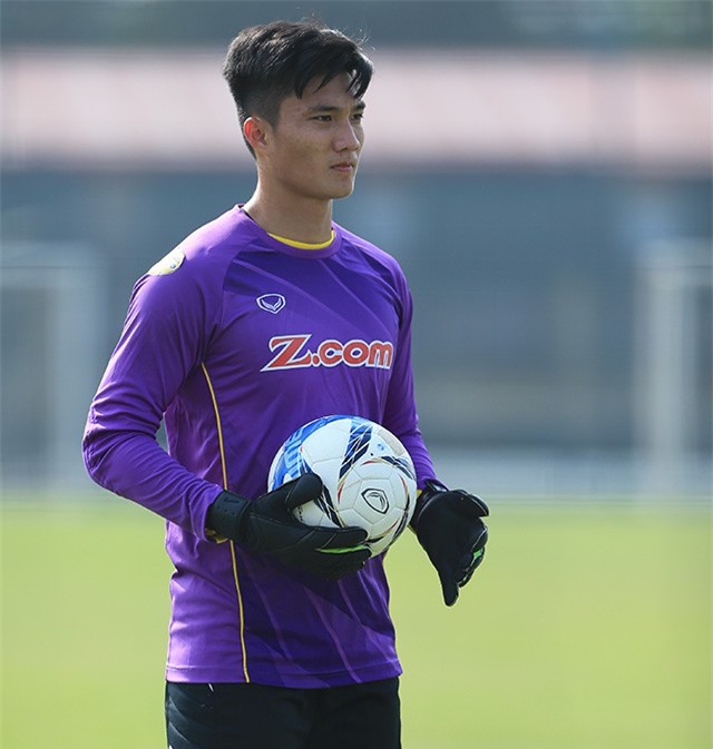 Ngoài Bùi Tiến Dũng, U23 Việt Nam còn có một thủ môn khác cực phẩm không kém - Ảnh 3.