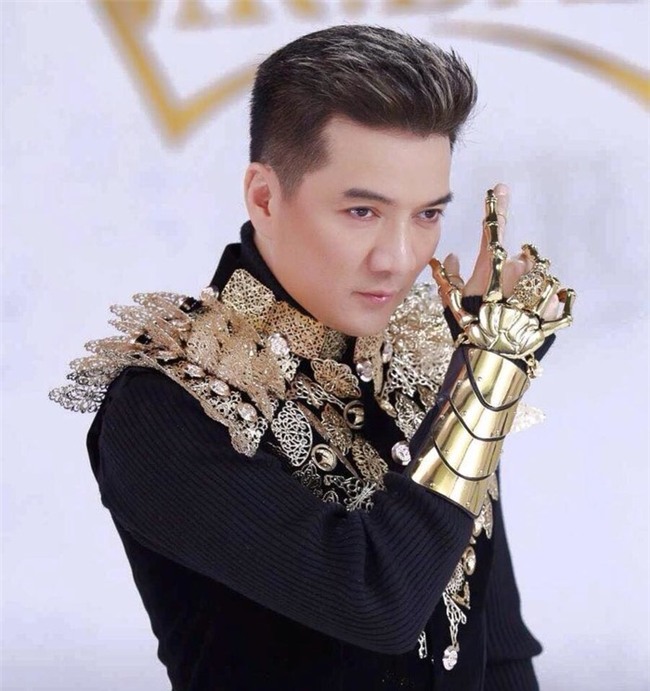 Đàm Vĩnh Hưng cũng nhấn mạnh vì quý Tùng Leo nên anh mới công khai “dằn mặt” để đàn em rút kinh nghiệm. - Tin sao Viet - Tin tuc sao Viet - Scandal sao Viet - Tin tuc cua Sao - Tin cua Sao