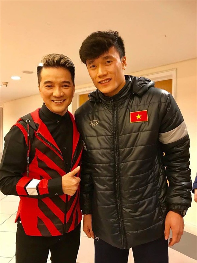 Bị chê cổ vũ U23 Việt Nam như phường hát tuồng, Đàm Vĩnh Hưng tức giận phản pháo - Tin sao Viet - Tin tuc sao Viet - Scandal sao Viet - Tin tuc cua Sao - Tin cua Sao