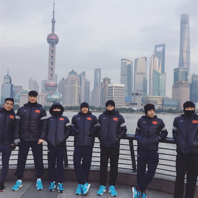 Này chị em, ngoài hot boy Tiến Dũng, U23 Việt Nam còn 1 chàng thủ môn dự bị rất đẹp trai và ngầu nhé - Ảnh 11.