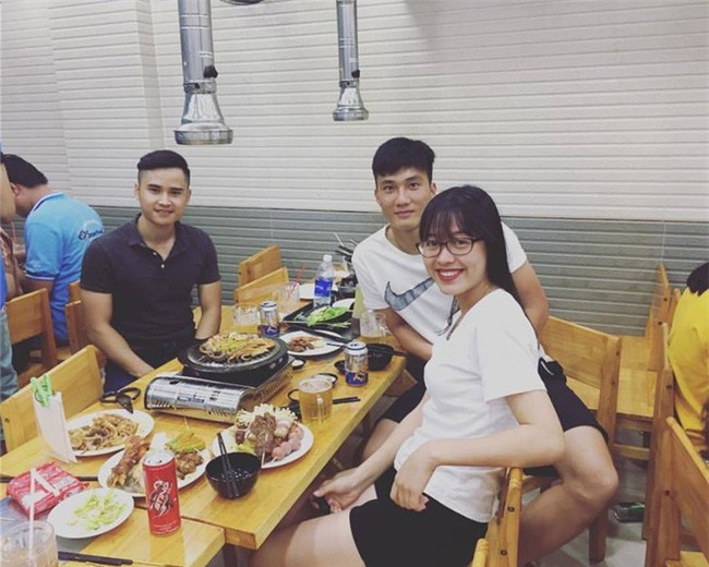 Này chị em, ngoài hot boy Tiến Dũng, U23 Việt Nam còn 1 chàng thủ môn dự bị rất đẹp trai và ngầu nhé - Ảnh 17.