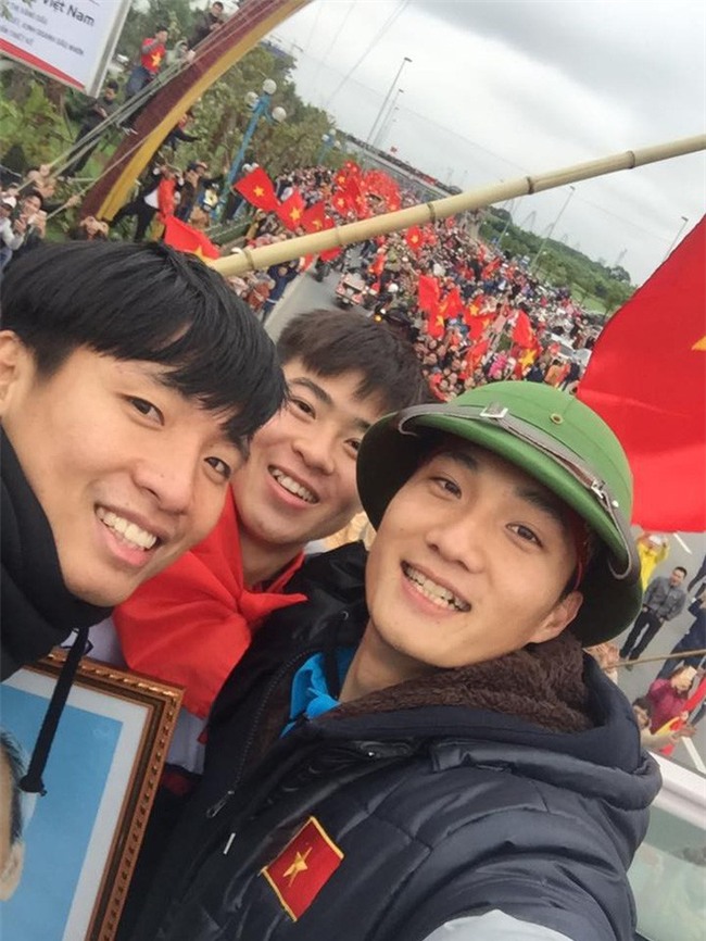 Này chị em, ngoài hot boy Tiến Dũng, U23 Việt Nam còn 1 chàng thủ môn dự bị rất đẹp trai và ngầu nhé - Ảnh 5.