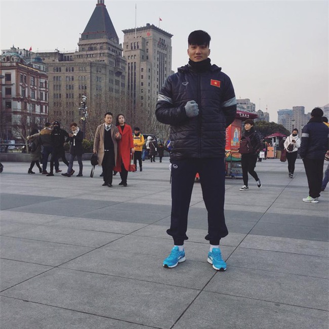 Này chị em, ngoài hot boy Tiến Dũng, U23 Việt Nam còn 1 chàng thủ môn dự bị rất đẹp trai và ngầu nhé - Ảnh 7.