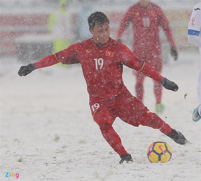 Nha bao Anh: Toi luc Quang Hai ra nuoc ngoai thi dau hinh anh 1