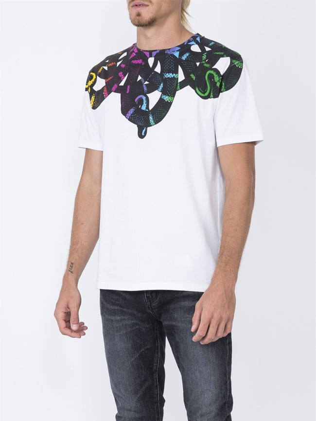 Có ai nghiện áo phông như Kỳ Duyên, bất chấp áo của nam, vẫn mặc nhiệt tình - Ảnh 3.