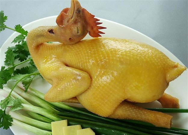 Để có gà ngon, đẹp mắt cúng Rằm tháng Chạp, bà nội trợ cần lưu ý những điều này - Ảnh 1.