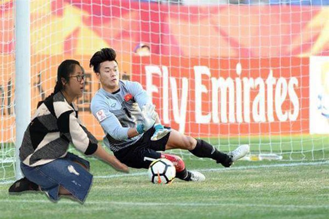 ngo ngang voi co gai "chup anh chung" voi bui tien dung hinh anh 3