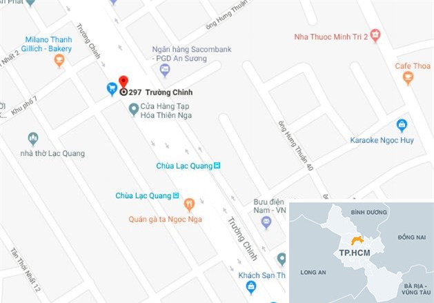 Bon nguoi nuoc ngoai thoat chet khi oto lat ngua o Sai Gon hinh anh 3