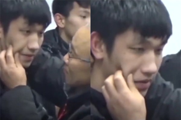 Ân cần bẻ lại cổ áo cho thầy Park, Duy Mạnh đúng là vừa đẹp trai vừa ấm áp! - Ảnh 8.