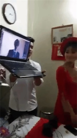 Clip: Đám hỏi qua màn hình máy tính của cô dâu ở Việt Nam, chú rể ở Nhật Bản sau 10 năm yêu nhau - Ảnh 3.