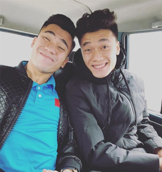 Mấy hôm nay bận thế nhưng Bùi Tiến Dũng vẫn tranh thủ đi làm tóc xoăn!-3