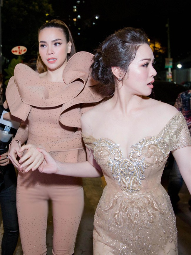 Tự tin dáng đẹp mặc gì cũng đẹp, nhưng với bộ jumpsuit này thì Hà Hồ lại mặc sai quá rồi - Ảnh 4.