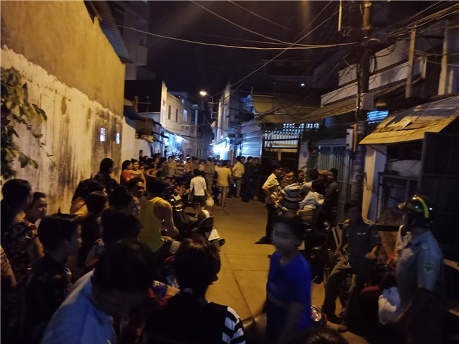 Chồng phát hiện vợ tử vong với vết cứa ở cổ trong phòng trọ ở Sài Gòn - Ảnh 2.