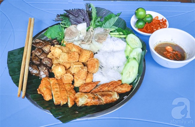 Khám phá địa chỉ quán ăn, món tủ của các chàng trai U23 khi không đá bóng - Ảnh 10.