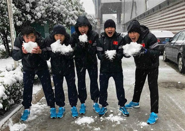 u23 viet nam va nhung lan dien do "dong phuc" don tim chi em - 3