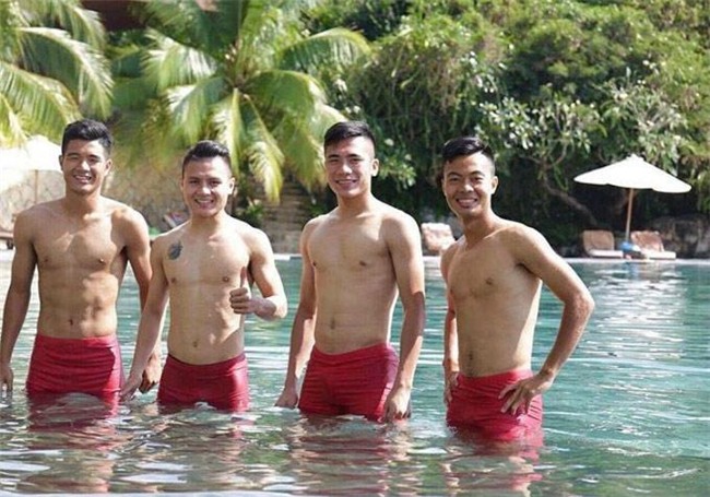 u23 viet nam va nhung lan dien do "dong phuc" don tim chi em - 4